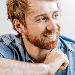 LUKAS HÖ.