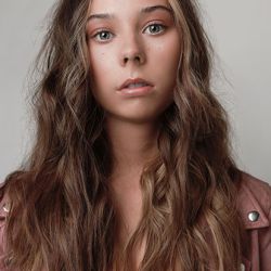 LAURA MEL.